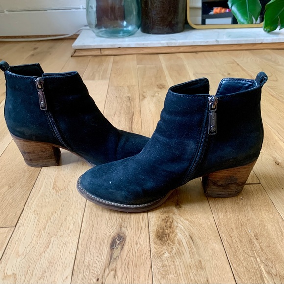 Blondo Norma Waterproof Black Bootie - Picture 3 of 8